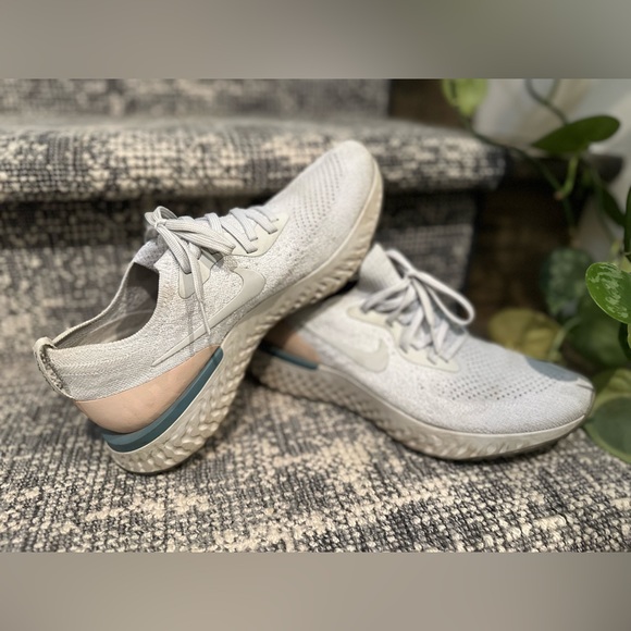 Nike Epic React Flyknit
Pure Platinum Celestial Teal (Women's) 9.5 - Picture 8 of 9